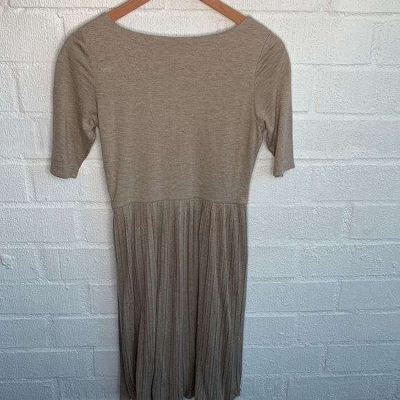 Banana Republic A-Line Side Zip Pleated Tan Dress sz 4 - Picture 7 of 7